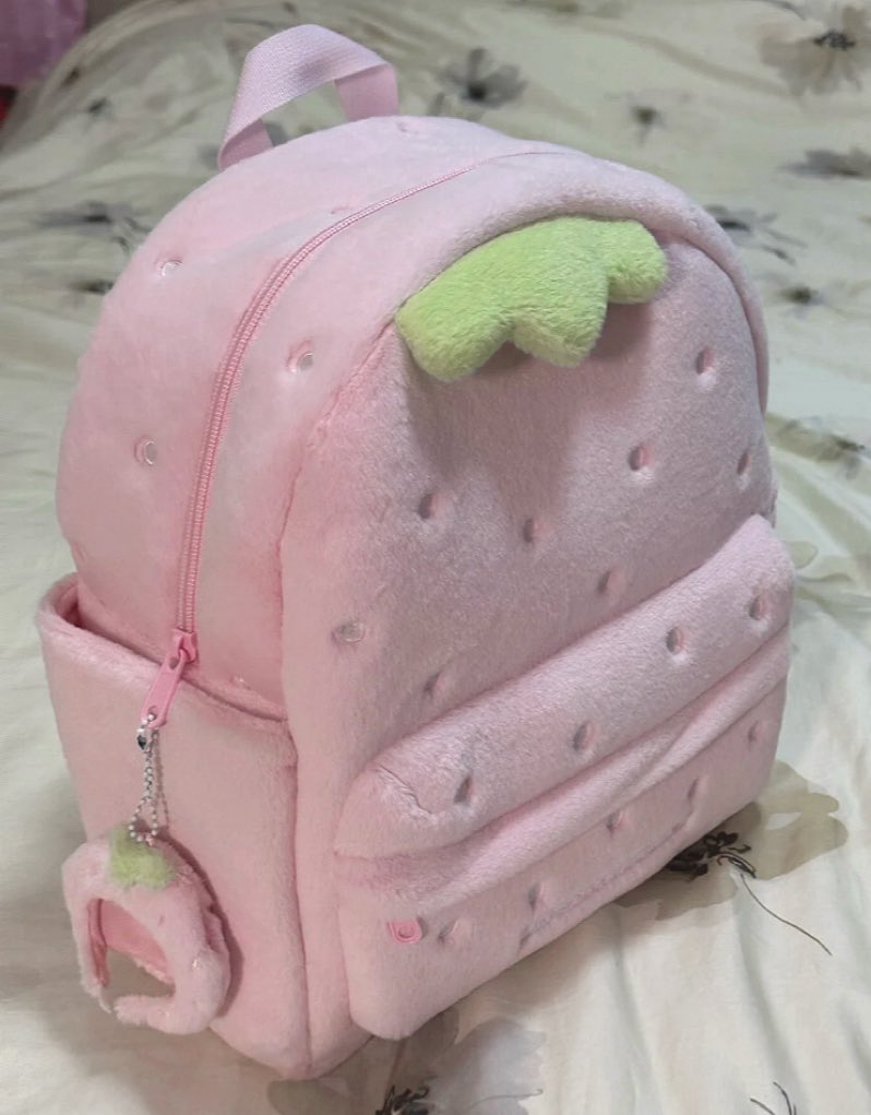 heartipink's tweet photo. strawberry backpack https://t.co/iP0obqyrqa