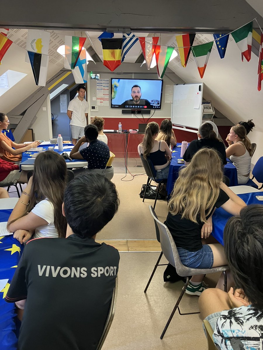 Franck Edard (@franckedard) on Twitter photo 🇪🇺 Stage d’initiation au journalisme & à l’Europe avec la <a href="/MdEYCIED/">Maison de l'Europe des Yvelines - Europe Direct</a> à Saint-Germain-en-Laye, merci à nos intervenants <a href="/NKirilowits/">Nicolas Kirilowits 🇪🇺</a> <a href="/Corentin_Alonso/">Corentin Alonso</a> et <a href="/HEJ_Journalisme/">HEJ_Journalisme</a> 🇪🇺 Stage d’initiation au journalisme & à l’Europe avec la <a href="/MdEYCIED/">Maison de l'Europe des Yvelines - Europe Direct</a> à Saint-Germain-en-Laye, merci à nos intervenants <a href="/NKirilowits/">Nicolas Kirilowits 🇪🇺</a> <a href="/Corentin_Alonso/">Corentin Alonso</a> et <a href="/HEJ_Journalisme/">HEJ_Journalisme</a>