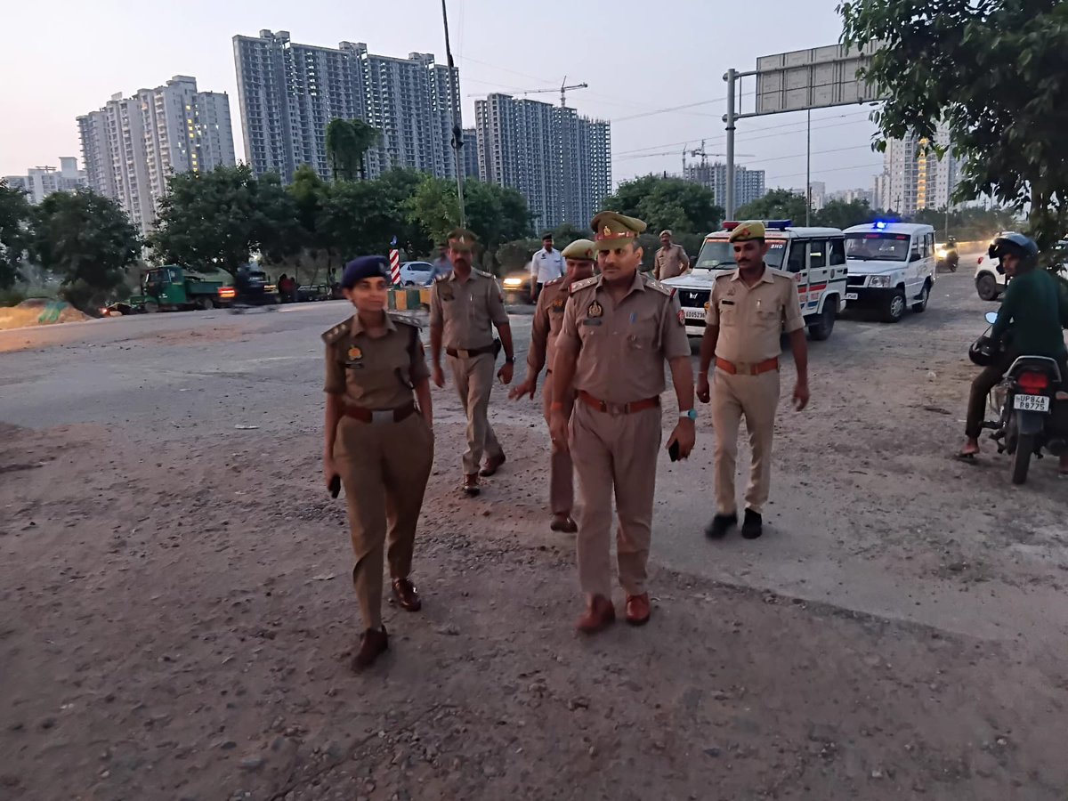SHO Phase 2 Central Noida tweet media