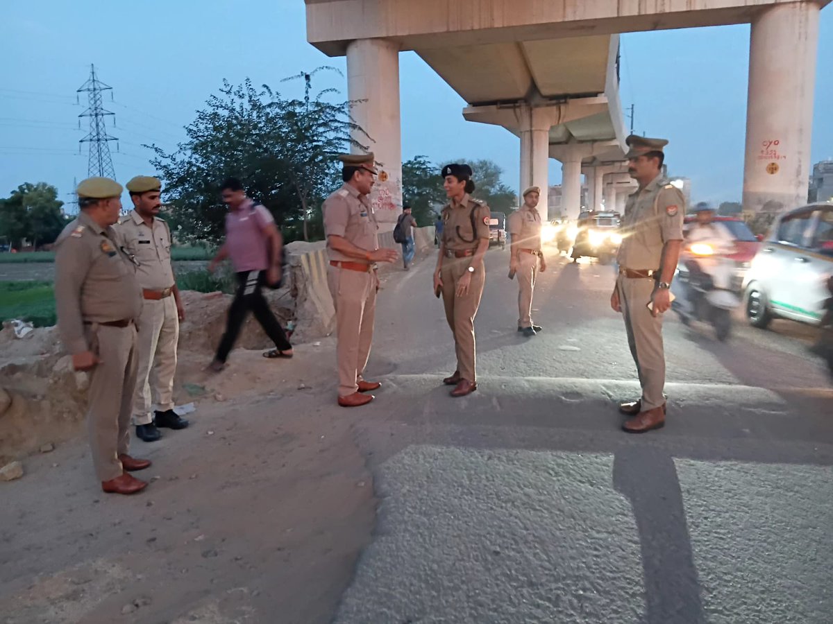 SHO Phase 2 Central Noida tweet media