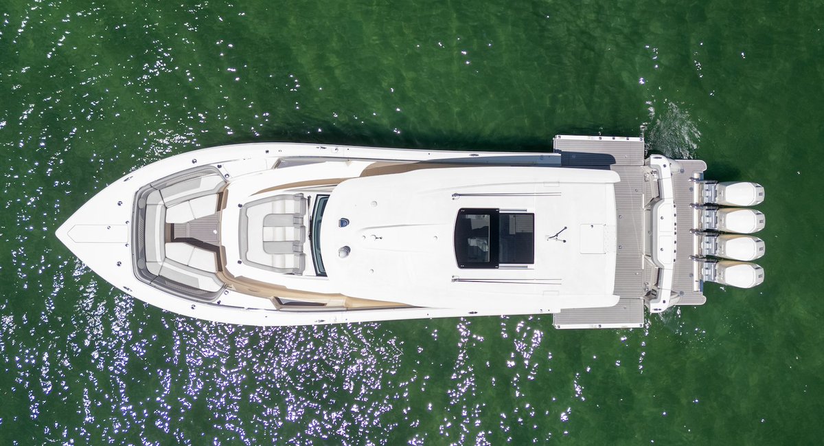 The 530 LXS: comfort, capability &amp; a touch of bragging rights. With Carbon Epoxy Construction, dual Scout Stepped Hulls &amp; luxe features throughout, this S-Class model is for those who crave the finer side of saltwater. Discover more: scoutboats.com/model/530-lxf/