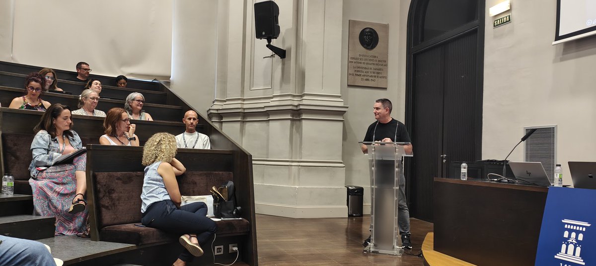 NewsNeus's tweet image. En la #EscueladeVerano del @csic #AIHub #EduCaixa reflexionamos sobre #liderazgo! En grupos,  experimentamos #proyectos, #activades y #modelos de actuación. 
 @ftsaez @coralregi @rfuente22 @jserenti @insperalada @CSIC @gencat