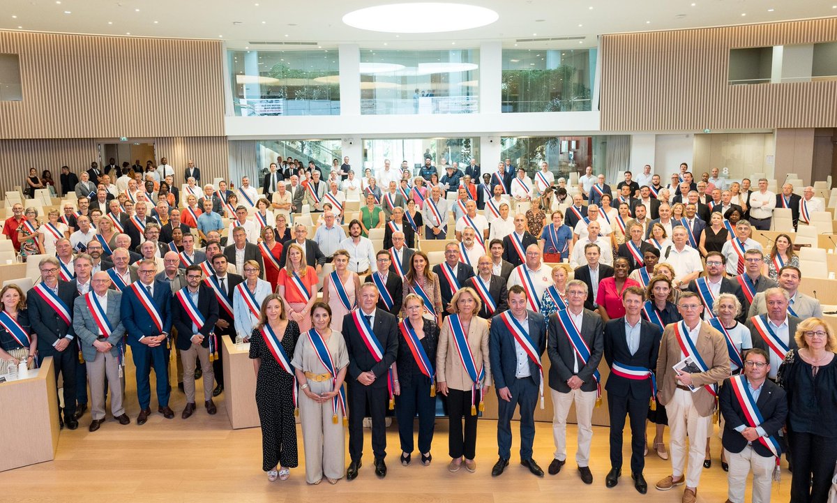 vpecresse's tweet image. Avec tous les maires Franciliens mobilisés pour défendre le bouclier de sécurité de la Région, menacé à cause du recours devant le tribunal administratif du groupe communiste !