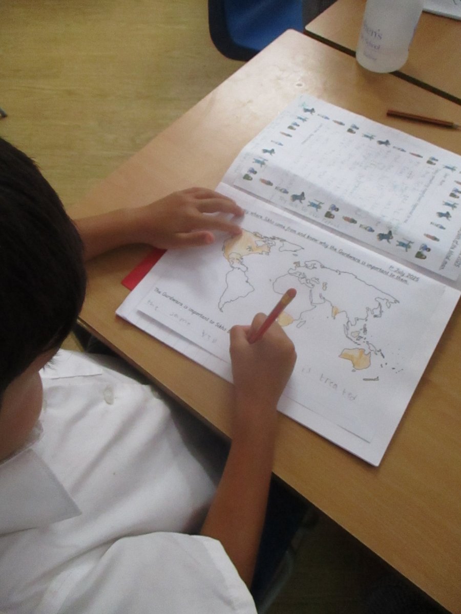 ststephenscps's tweet image. In #multiculturalweek #year1 learnt about Sikhism and the Gurdwara. We looked at where the religion of Sikhism began and that the Gurdwara serves as a centre for the Sikh community life.