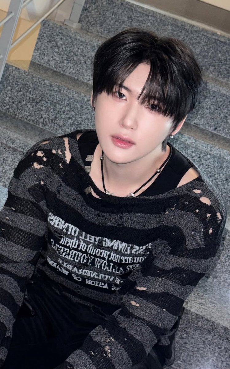 너무 예뻐 ㅜㅜㅜㅜ
오늘도 고생 많았구 푹 잘자🖤