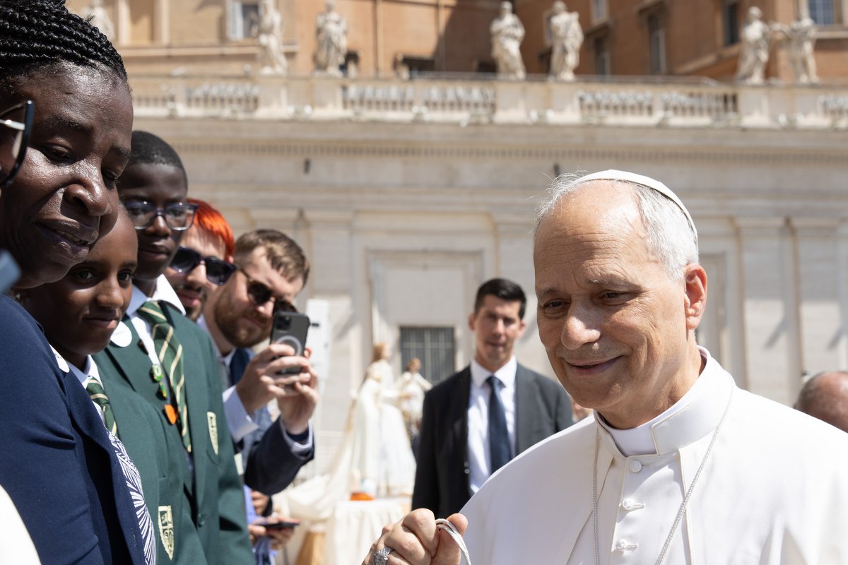 Catholic Education Service (@cathedservice) on Twitter photo Catholic Social Teaching student campaigners from five schools meet <a href="/Pontifex/">Pope Leo XIV</a>! In recognition of their work securing student bus fares, mental health funding, Living Wage at local employers and more: catholiceducation.org.uk/news/catholic-… <a href="/CNCSOfficial/">Cardinal Newman Catholic School</a> <a href="/STMRCA/">St Thomas More Catholic High School</a> <a href="/Wimb_Coll/">Wimbledon College</a> <a href="/stbons/">St Bonaventure's</a> <a href="/CitizensUK/">Citizens UK</a> Catholic Social Teaching student campaigners from five schools meet <a href="/Pontifex/">Pope Leo XIV</a>! In recognition of their work securing student bus fares, mental health funding, Living Wage at local employers and more: catholiceducation.org.uk/news/catholic-… <a href="/CNCSOfficial/">Cardinal Newman Catholic School</a> <a href="/STMRCA/">St Thomas More Catholic High School</a> <a href="/Wimb_Coll/">Wimbledon College</a> <a href="/stbons/">St Bonaventure's</a> <a href="/CitizensUK/">Citizens UK</a>