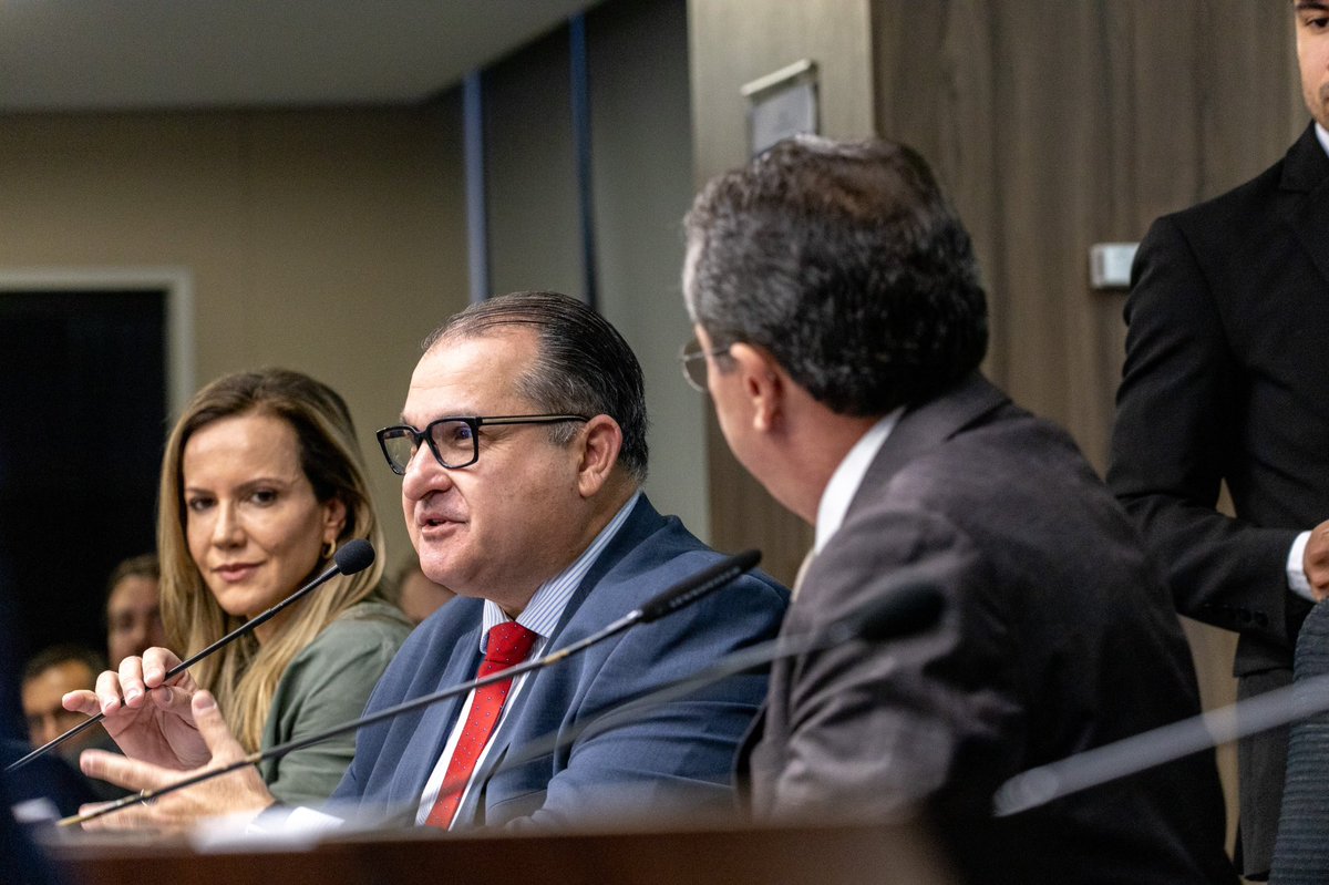 santoromaceio's tweet photo. Debatemos soluções para as concessões das BRs 163/MT e 230/PA, com foco em garantir segurança viária, antecipar investimentos e fortalecer a infraestrutura logística do país.

#Infraestrutura #Transportes #ViaBrasil #BR163 #BR230 #Ferrogrão #GestãoPública #Desenvolvimento https://t.co/MZzid5rFUo