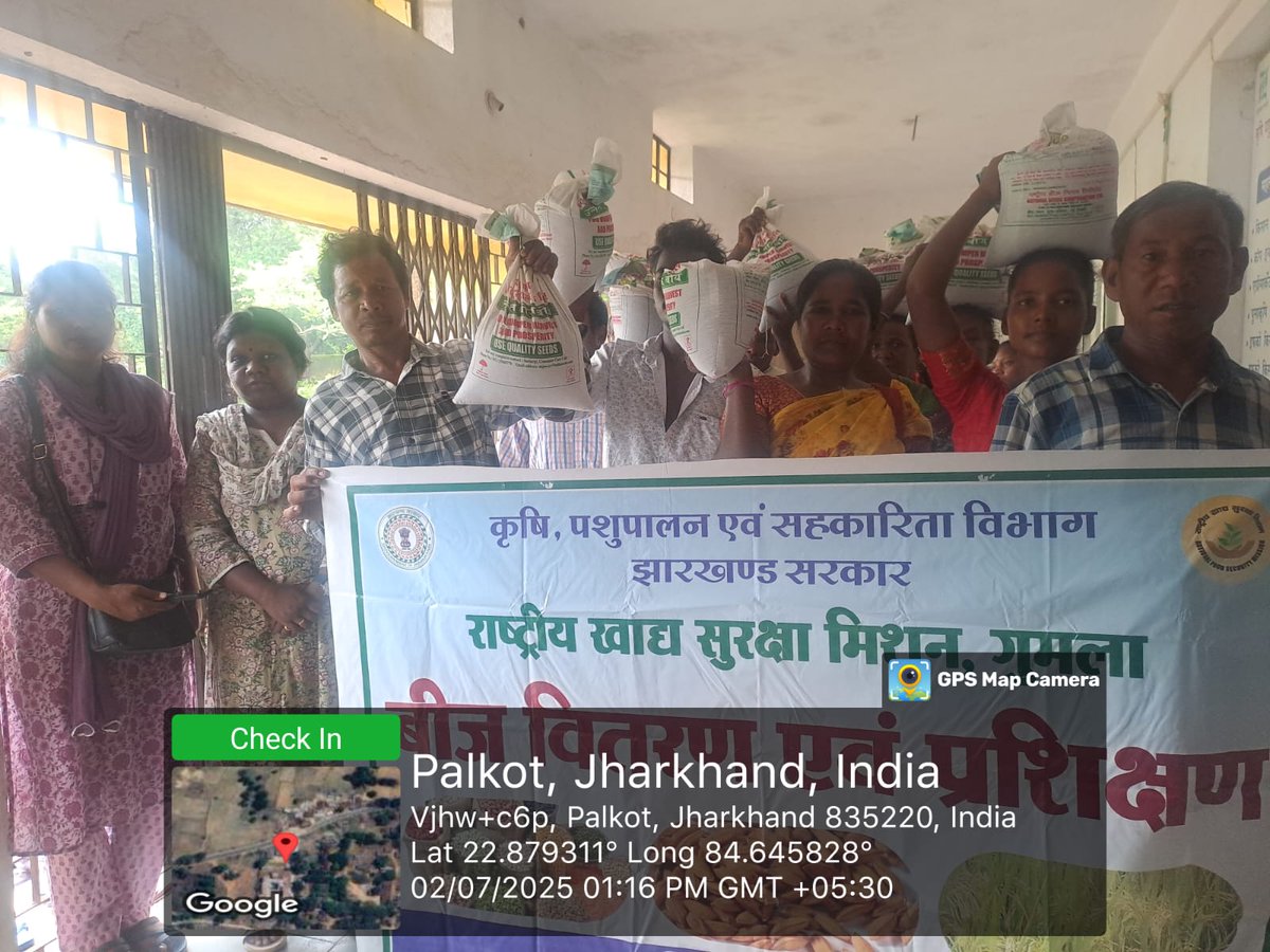 DCGumla's tweet image. उपायुक्त के निर्देश पर जलडेगा गांव में पीटीजी परिवारों के बीच उड़द, धान व मक्के के बीज का वितरित किया गया।

जिले की सभी पंचायतों व प्रखंडों में बीज वितरण जारी है। अब तक 86% बीज वितरण पूर्ण, 1 सप्ताह में शत-प्रतिशत लक्ष्य का अनुमान।

#SeedDistribution #KrishiVibhag