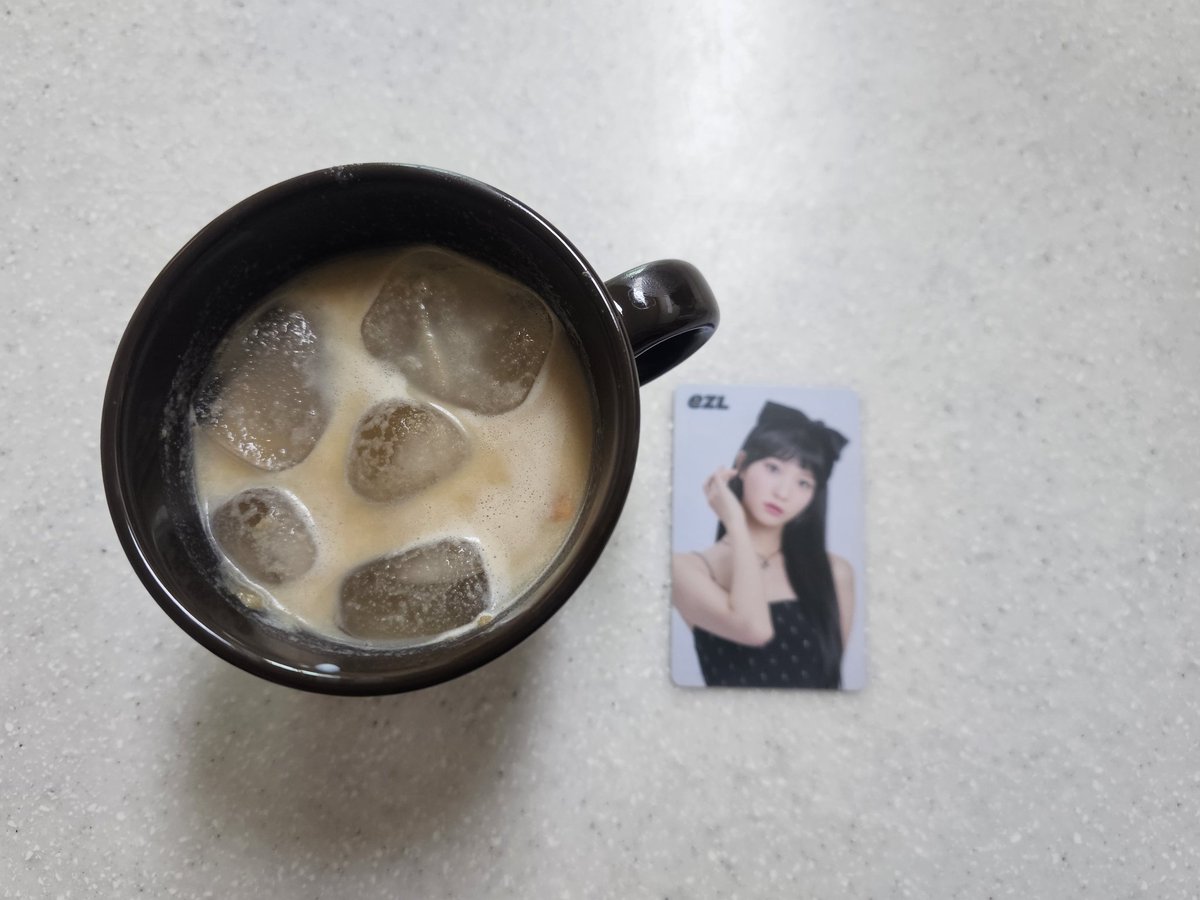 레몬빛 해가🍋 뜨겁게 비추는 여름~
나의 입맛을 환상적으로 
채워주고 위로해준 
두부조림과 땅콩크림 두유라떼!
정말 맛있게 먹었습니다!
두 요리 모두 레시피가 쉽고 간단해
건강하게 즐겼습니다!
좋은 영상과 레시피 감사합니다! 😊😊
#뭘먹고자랐길래 #유빈 #YUBIN #오마이걸 #OHMYGIRL