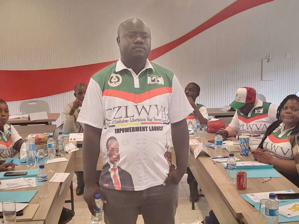 Samwacho's tweet image. “We stand united behind President Mnangagwa!” Cde Makombe emphasized the importance of empowering our grassroots communities. Let&apos;s work together for a brighter future! 🌟✊ #EmpowermentFund #CZLWVA #ZimUnity #WarVeterans

@TateMavetera 
@InfoMinZW 
@Jamwanda2 
@nickmangwana