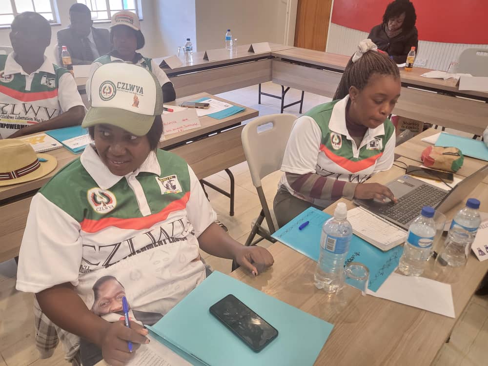 Samwacho's tweet image. “We stand united behind President Mnangagwa!” Cde Makombe emphasized the importance of empowering our grassroots communities. Let&apos;s work together for a brighter future! 🌟✊ #EmpowermentFund #CZLWVA #ZimUnity #WarVeterans

@TateMavetera 
@InfoMinZW 
@Jamwanda2 
@nickmangwana