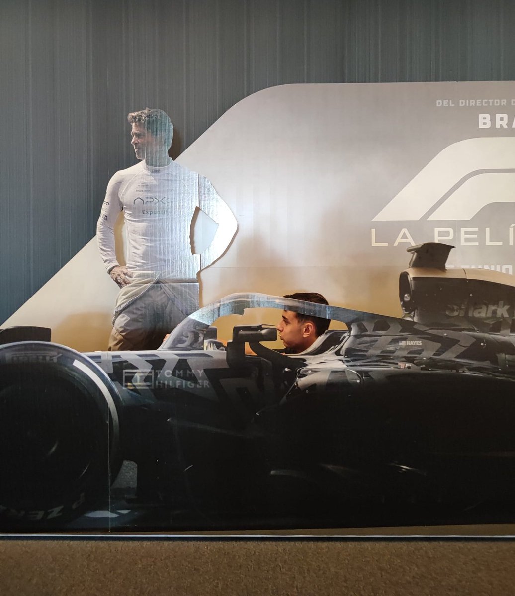 GollumReviews's tweet photo. Primera sesión del día. Llegó el día de #F1LaPelícula @WarnerBrosSpain @AppleFilms 
#cine en casa ARTESIETE BAHÍA
CRÍTICA MAÑANA
(Sí, soy yo conduciendo)
Con @josema643 y @Nonus___ https://t.co/qD5ZK9H26D