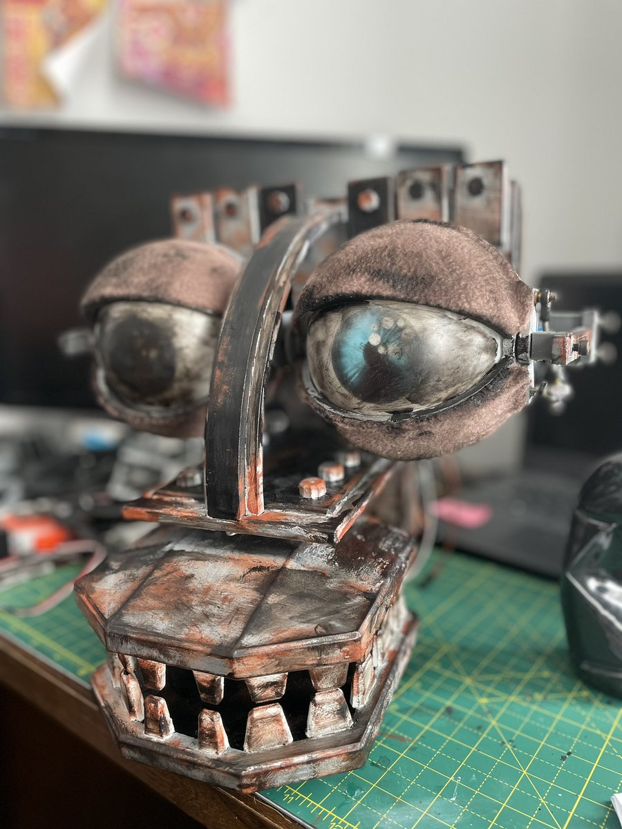 Smith_Robotics's tweet image. Since the Endo-02 was a working prototype I decided to make him look weathered.