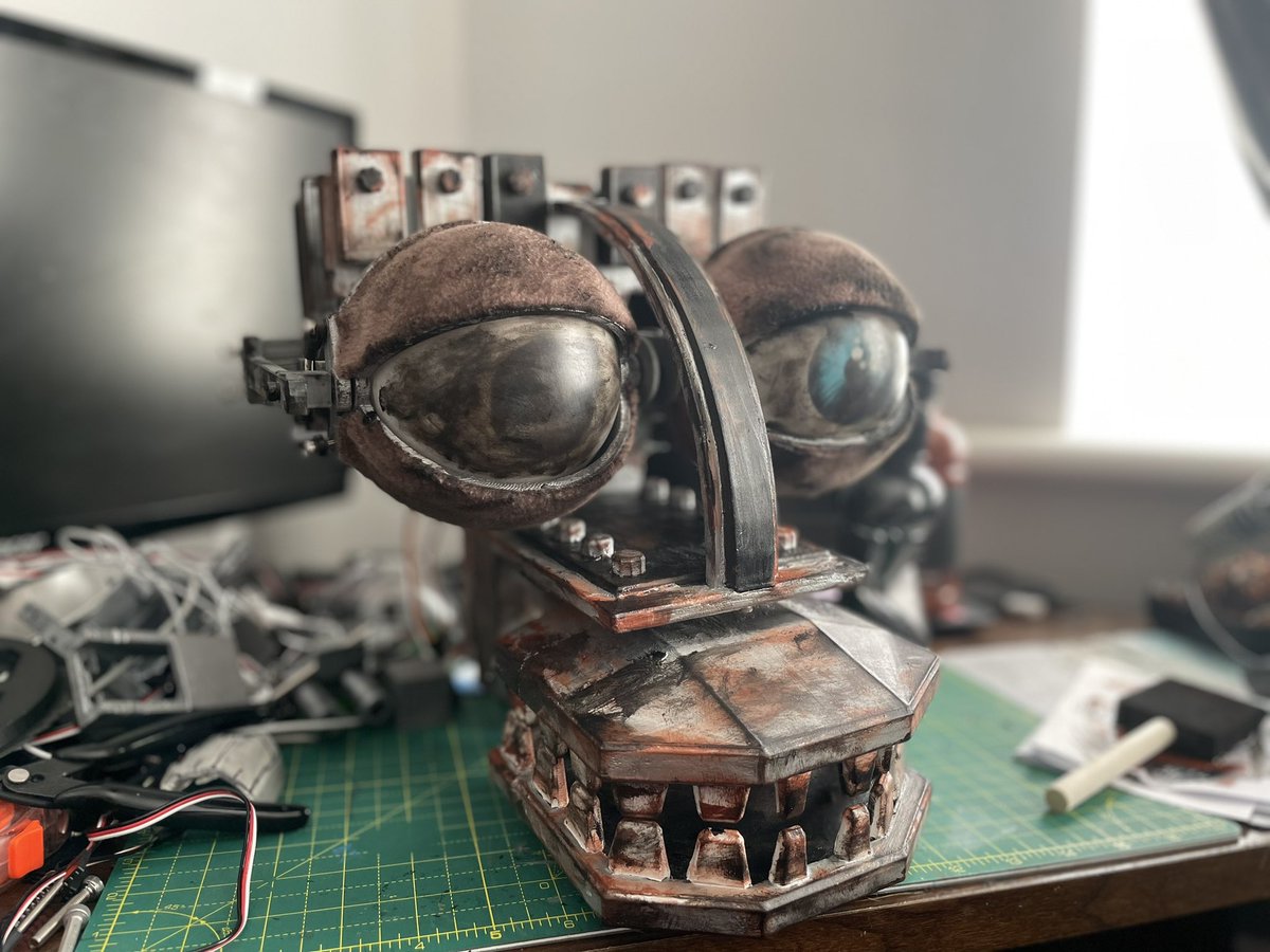 Smith_Robotics's tweet image. Since the Endo-02 was a working prototype I decided to make him look weathered.