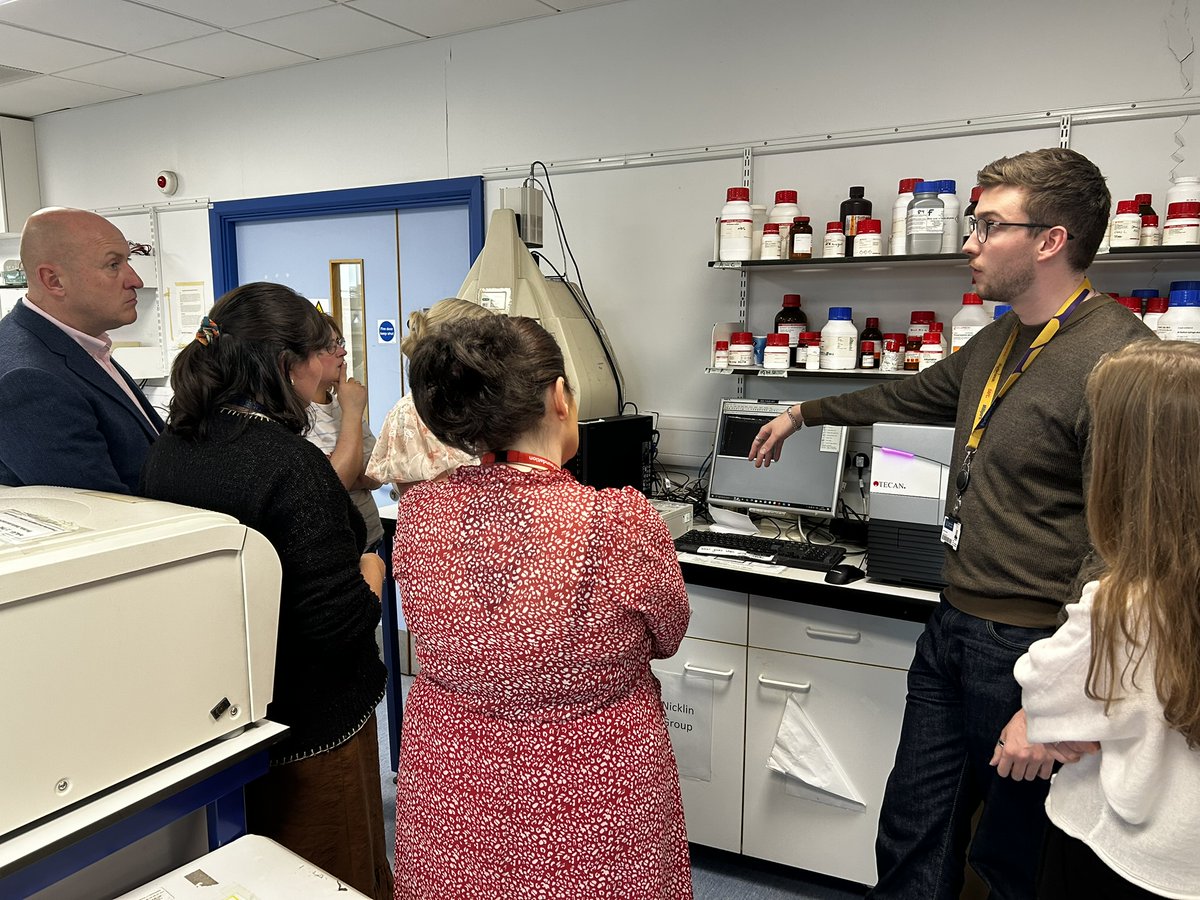 UofGSCMH's tweet image. π§ͺ Great to welcome @TheBHF supporters to our labs today!
They got a behind-the-scenes look at our research, guided by three amazing scientists β all current or former BHF 4-Year PhD Programme students.
Always a pleasure to share the impact of their support β€οΈ
#BHFResearch