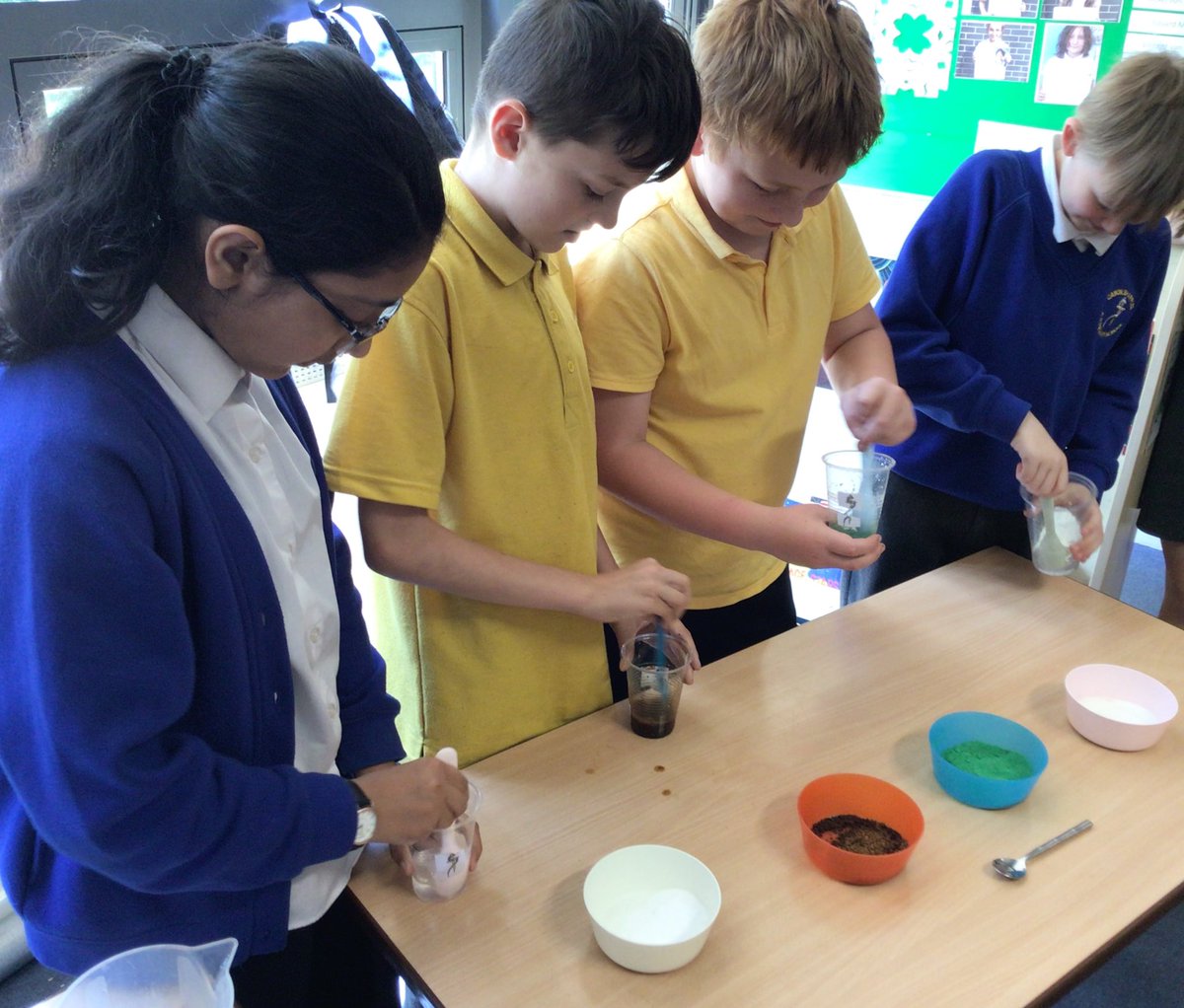 CanonYearFive's tweet photo. In Science, Y5CH carried out an experiment to test materials for solubility. They timed how long it would take for each solute to dissolve and compared results. @LT_Trust @CanonYearFive @CanonSharples #CSSCIENCE https://t.co/SUer26LsUZ