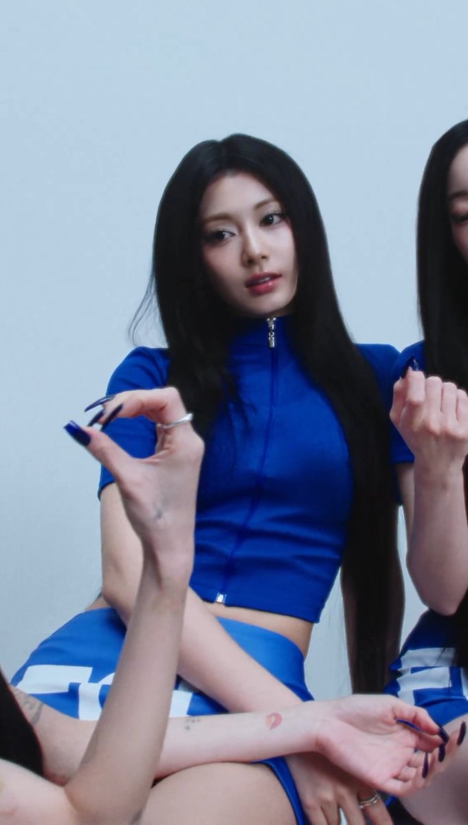 BabyBattenBerg's tweet photo. SO PRETTY MY HEART HURTS 🥹😭💘
#Tzuyu #Momo #TWICE 💙🫶🏼🩷
#Motzu #Tzumo #모쯔 🦝💞🦌
#TooBeautiful #MyLoves 💝🌅
#THISISFOR #THISISFOUR 4️⃣🍬 https://t.co/klyOxrGqOp