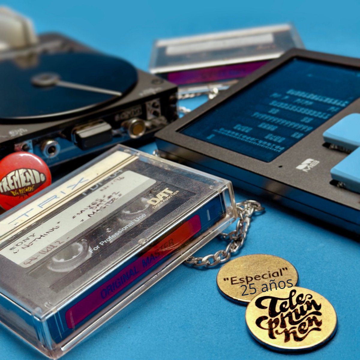 Telephunken tiene nuevo álbum y lo celebramos con un programa especial con sus mejores temas, remezclas y un repaso a su nuevo disco.  Además se cumplen 25 años desde el primer tema que realizó Ernesto, su creador y alma mater.
Este viernes desde las 2:00 h  en <a href="/radio3_rne/">Radio 3</a>