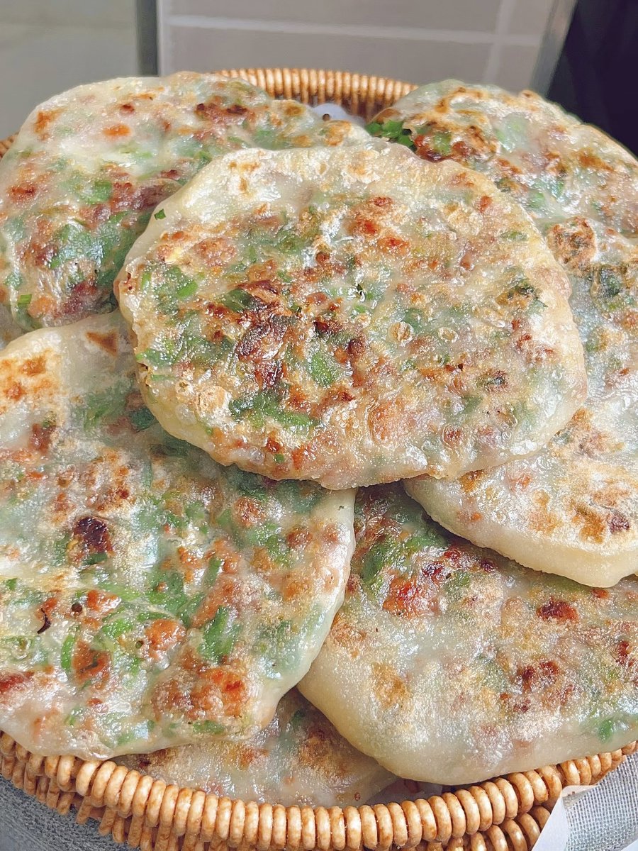 yngjishn791730's tweet photo. 韭菜酱肉小饼
Pork Pancake with Leek Sauce
#舌尖上的中国 https://t.co/LYJcFpKTih