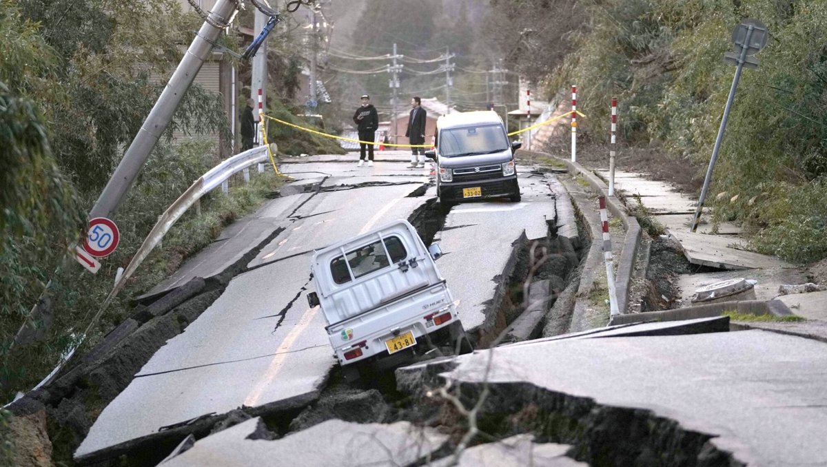 🚨 BREAKING:   HOLY SH*T!  900 EARTHQUAKES HIT JAPAN, GOVERNMENT WARNS OF IMMINENT 9+ 'MEGAQUAKE'

Japan has been rocked by 900+ earthquakes in just 10 days across the Tokara Islands.

Now the government says the risk of a magnitude 9+ MEGAQUAKE in the Nankai Trough is as high as
