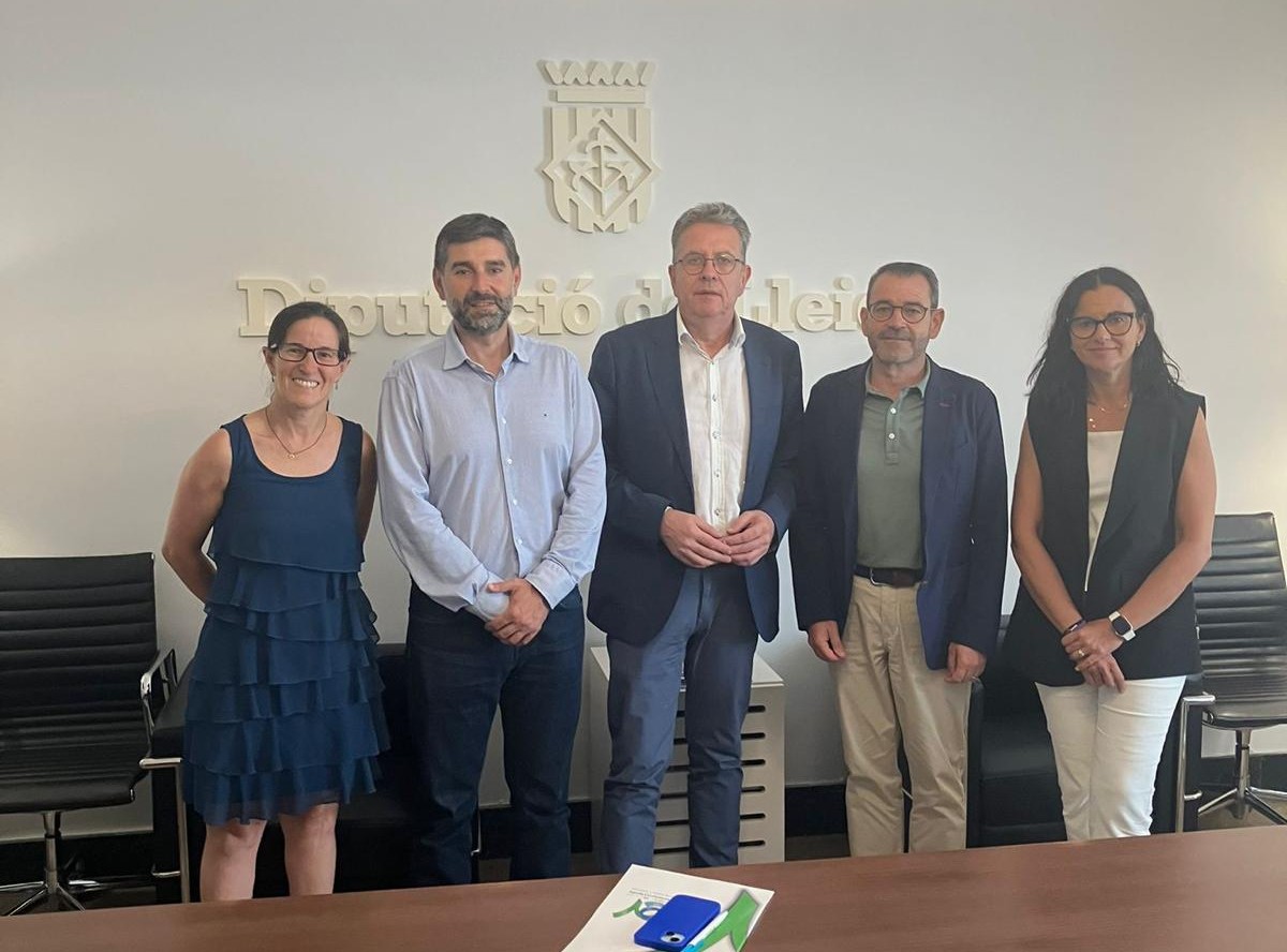 Joan Talarn (@lojoan) on Twitter photo Avui hem mantingut una reunió amb <a href="/VeteriLleida/">Veterinaris Lleida</a> per explorar vies de col·laboració conjunta. Un col·lectiu essencial per al benestar animal i la seguretat alimentària i necessari per a la transformació econòmica i social de les terres de #Lleida, #Pirineu i #Aran Avui hem mantingut una reunió amb <a href="/VeteriLleida/">Veterinaris Lleida</a> per explorar vies de col·laboració conjunta. Un col·lectiu essencial per al benestar animal i la seguretat alimentària i necessari per a la transformació econòmica i social de les terres de #Lleida, #Pirineu i #Aran
