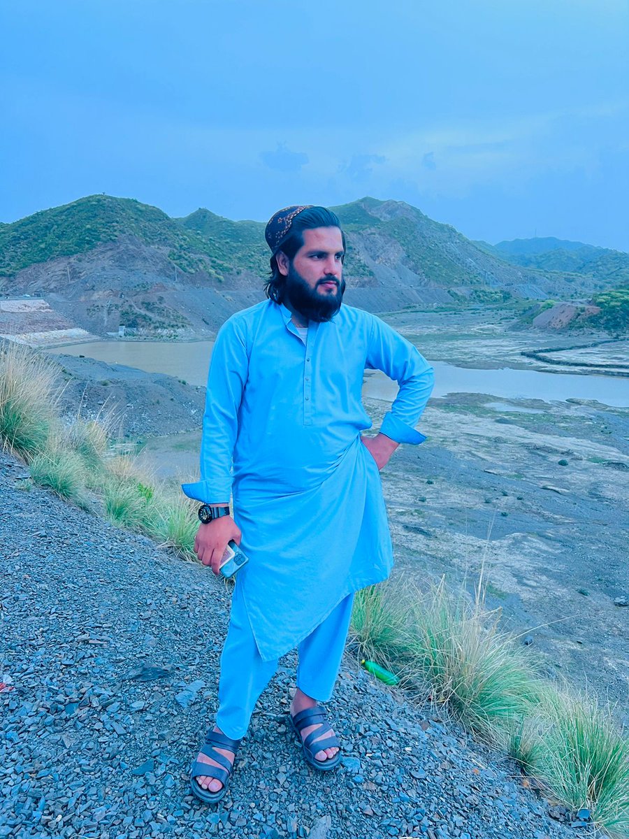 چا چې درباندې ځان لوړ
 حساب کړه په پېژندلو یې منکر شه