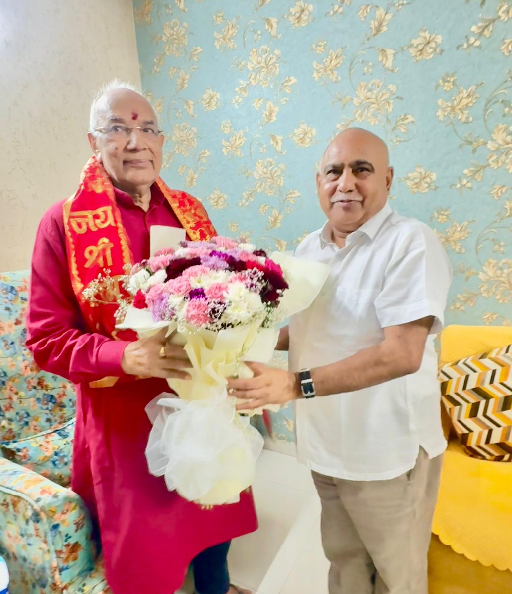 Hkhandelwal1964's tweet photo. .@BJP4MP के पूर्व संगठन महामंत्री व वरिष्ठ नेता आदरणीय श्री कप्तान सिंह सोलंकी जी एवं आदरणीय श्री माखन सिंह जी के भोपाल स्थित निवास पहुंचकर उनका आशीर्वाद प्राप्त किया।

पूर्ण विश्वास है कि आपके सहज मार्गदर्शन से भाजपा संगठन को नई दिशा मिलेगी।

इस अवसर पर मेरे साथ प्रदेश संगठन महामंत्री श्री @HitanandSharma जी उपस्थित रहे।