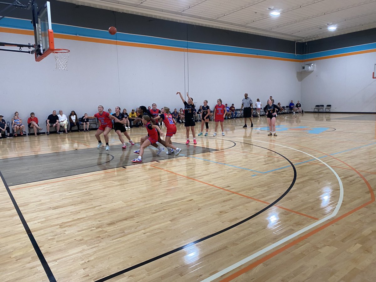 Legacy_HoopsAAU's tweet photo. The 8th grade Championship at our Hoops 4 Hope Summer Classic was a goodie! Both team came to compete with the MN Hoop Troop putting away in the end. Great work by both teams. ๐ฉท๐๐ค #LegacyHoops #Hoops4Hope #Family https://t.co/5ho269QWVb
