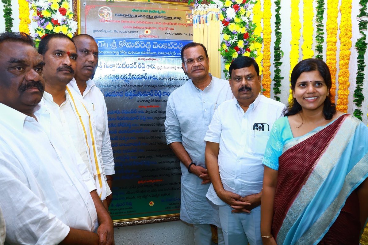 Collector, Nalgonda (@collector_nlg) on Twitter photo 🎯రాష్ట్ర రోడ్లు, భవనాలు, సినిమాటోగ్రఫీ శాఖ మంత్రి <a href="/KomatireddyKVR/">Komatireddy Venkat Reddy</a> , నల్గొండ జిల్లా ఇన్చార్జి మంత్రి #అడ్లూరులక్ష్మణ్_కుమార్తో కలిసి 6 కోట్ల రూపాయల వ్యయంతో నిర్మించిన నూతన ఆర్ అండ్ బి ఎస్ ఈ కార్యాలయాన్ని🎀ప్రారంభించారు💐.
రాష్ట్రంలోని అన్ని మండల కేంద్రాల నుండి జిల్లా 🎯రాష్ట్ర రోడ్లు, భవనాలు, సినిమాటోగ్రఫీ శాఖ మంత్రి <a href="/KomatireddyKVR/">Komatireddy Venkat Reddy</a> , నల్గొండ జిల్లా ఇన్చార్జి మంత్రి #అడ్లూరులక్ష్మణ్_కుమార్తో కలిసి 6 కోట్ల రూపాయల వ్యయంతో నిర్మించిన నూతన ఆర్ అండ్ బి ఎస్ ఈ కార్యాలయాన్ని🎀ప్రారంభించారు💐.
రాష్ట్రంలోని అన్ని మండల కేంద్రాల నుండి జిల్లా
