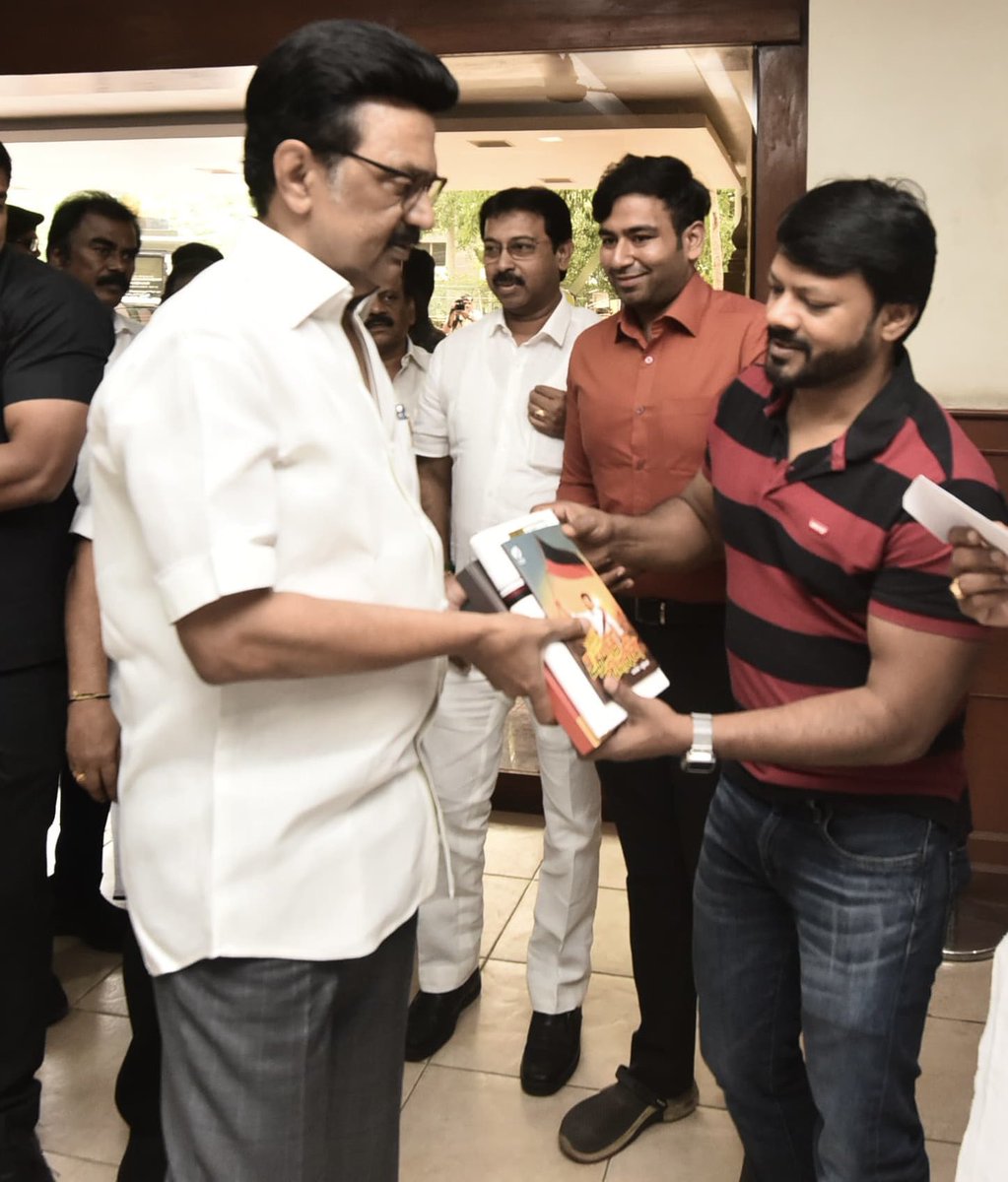 isai_'s tweet image. Picture Perfect Birthday!! 🥰 Can’t ask for more!! Thanking my leadership from the bottom of my heart and everyone for the wishes in person, calls and in Social Media!! Overwhelmed!! I’ll strive hard to be worthy of this love and recognition!! நீங்களில்லாமல் நானில்லை!! ❤️😊🙏🏽