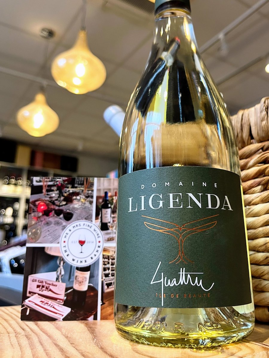 MrMrsFineWine's tweet image. Soak up some sun with this delicate white from Corsica! Made using native grapes: Vermentinu, Bianca Gentile, Carcajolu Bianca, Reminse (try saying those after a glass! 🤣), this unoaked wine goes well with seafood but it&apos;s equally delicious on its own! ✨ #MidWeekPick #Wine