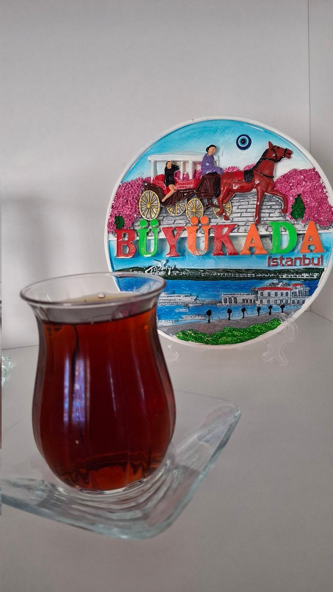 BaharNotlari's tweet photo. Kusur arıyorsan, bütün aynalar, Çay arıyorsan, bütün ocaklar senin....
Ve #çay bize bir şeyi daha öğretti..! 
#Sabır edersen #demin kıvamı,#Şükür edersen #aşkın devamı gelir..! https://t.co/mY0GFTgyWl