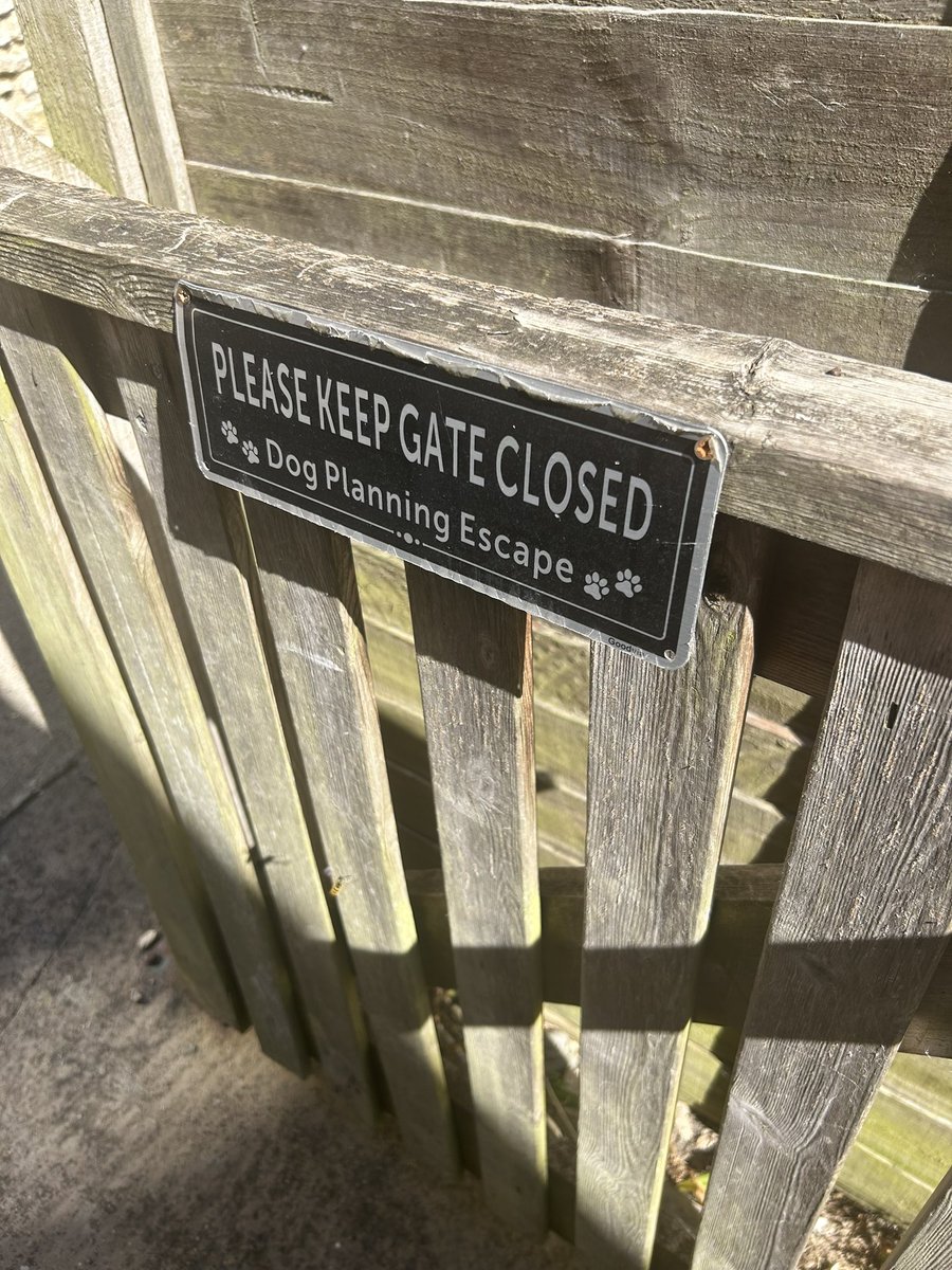 Elen1269's tweet photo. How difficult is it to follow an instruction @DPD__UkHelp  🤬🤬 https://t.co/rGugyBB2AD