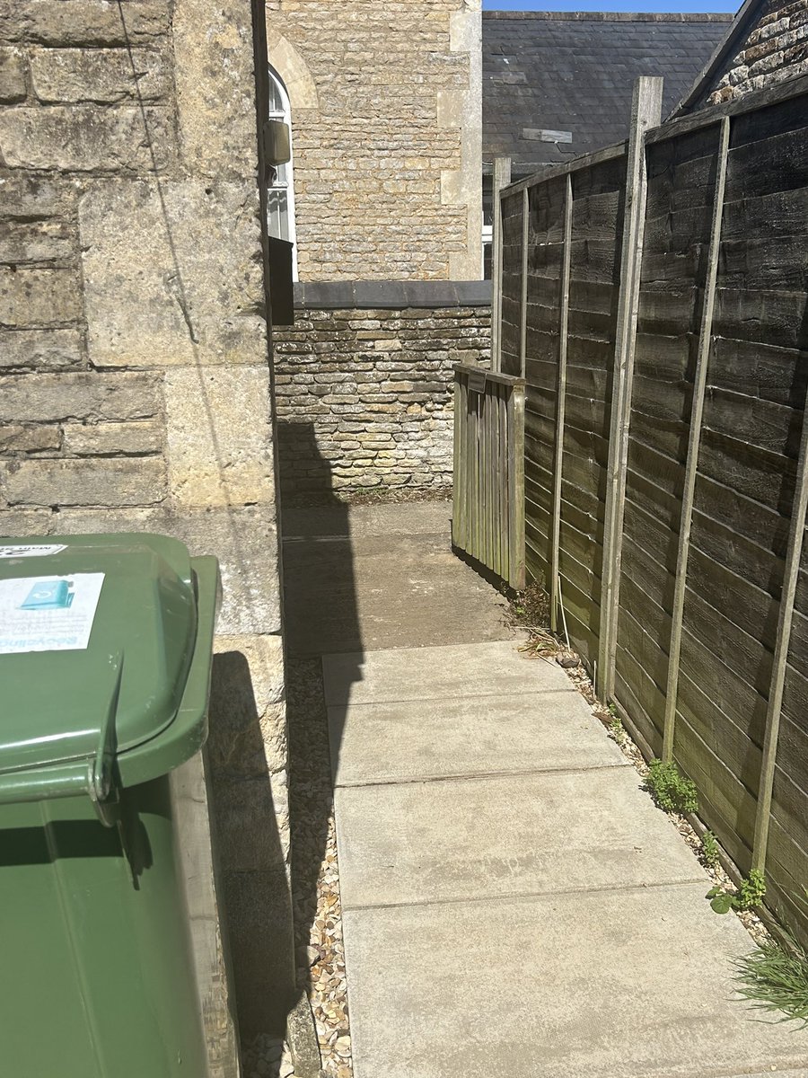 Elen1269's tweet photo. How difficult is it to follow an instruction @DPD__UkHelp  🤬🤬 https://t.co/rGugyBB2AD