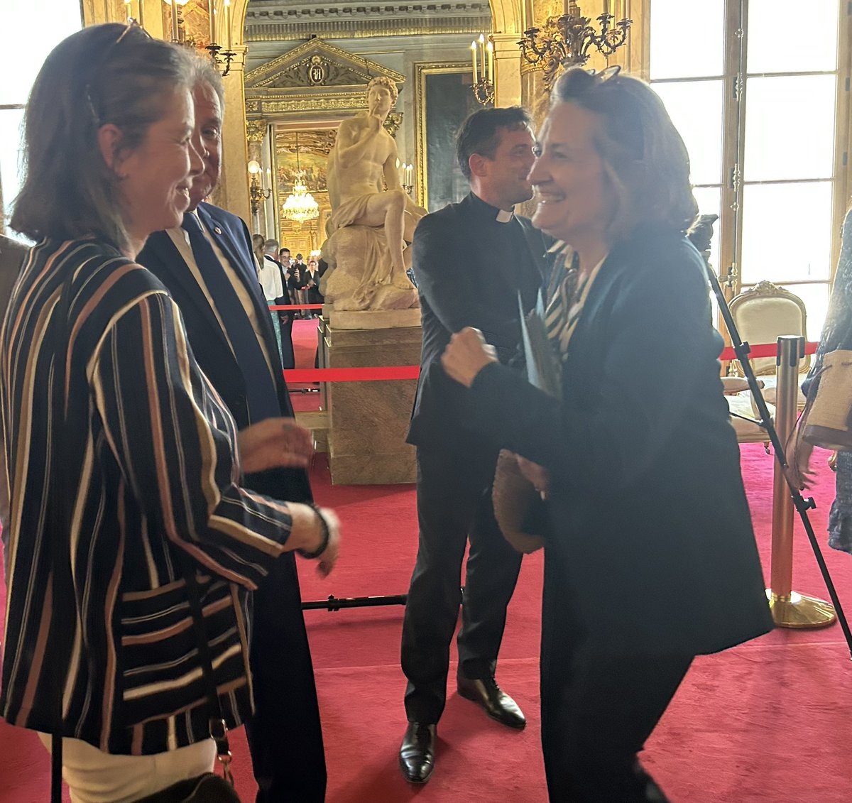 Michel LAUGIER (@laugiermichel) on Twitter photo Heureux de faire (re)découvrir le <a href="/Senat/">Sénat</a> à <a href="/annechlp/">Anne Héry Le Pallec</a> Maire de <a href="/78460chevreuse/">Chevreuse</a> et au père Raphaël, curé de la paroisse
🔹Découverte des trésors patrimoniaux
🔹rencontre avec le <a href="/gouvernementFR/">Gouvernement</a>
🔹séance de questions d’actualité
Un panorama rapide de la vie au Palais du Luxembourg Heureux de faire (re)découvrir le <a href="/Senat/">Sénat</a> à <a href="/annechlp/">Anne Héry Le Pallec</a> Maire de <a href="/78460chevreuse/">Chevreuse</a> et au père Raphaël, curé de la paroisse
🔹Découverte des trésors patrimoniaux
🔹rencontre avec le <a href="/gouvernementFR/">Gouvernement</a>
🔹séance de questions d’actualité
Un panorama rapide de la vie au Palais du Luxembourg