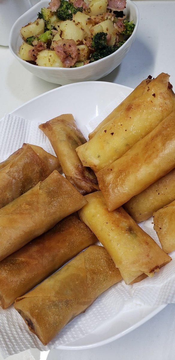 先日のお品書き

昼:冷やし中華
夜:春巻き、🥔と🥦のマヨマスタード炒め

昨日は下の娘の誕生日🎂カミさんと2人で色々作って撮り忘れる
(´&gt;∀&lt;｀)ゝ