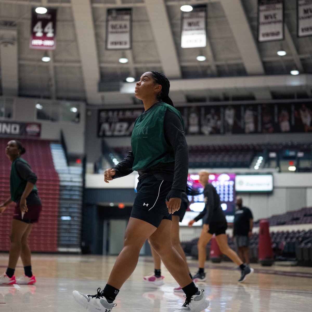 SIU_WBasketball's tweet image. Wishing a happy birthday to Jaeda Whitner today!! 🥳