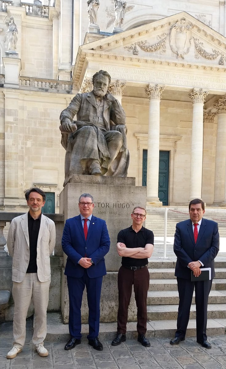 #París | En la Universidad de la Sorbona, el ministro de Educación, Morgan Quero, se reunió con Pierre-Marie Chauvin, vicepresidente del Consejo de Administración, para fortalecer vínculos académicos e intercambiar experiencias en gestión de patrimonio histórico-universitario.