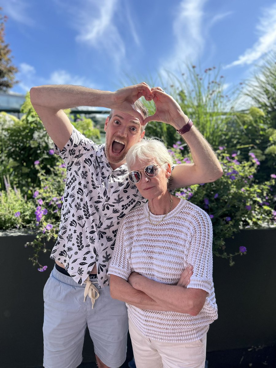 Duncan__Murray's tweet image. FOUND HER! And she was DELIGHTED! Get the pims in mum!!
@JudyMurray @Wimbledon 🏏 ☀️