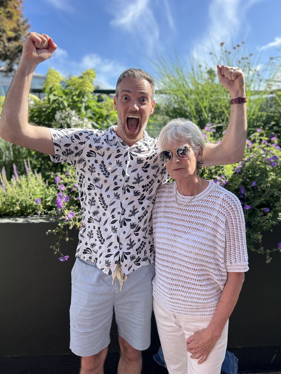 Duncan__Murray's tweet image. FOUND HER! And she was DELIGHTED! Get the pims in mum!!
@JudyMurray @Wimbledon 🏏 ☀️