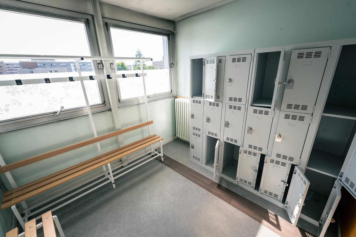 Le CD10 a subventionné l'acquisition d'équipements améliorant l'accueil des futurs infirmiers et aides-soignants à l'IFSI-IFAS (abri vélo, vestiaires, tables extérieures...). E.Philippon, VP santé, est allée ce matin voir le résultat en présence de la directrice MF Diverchy.