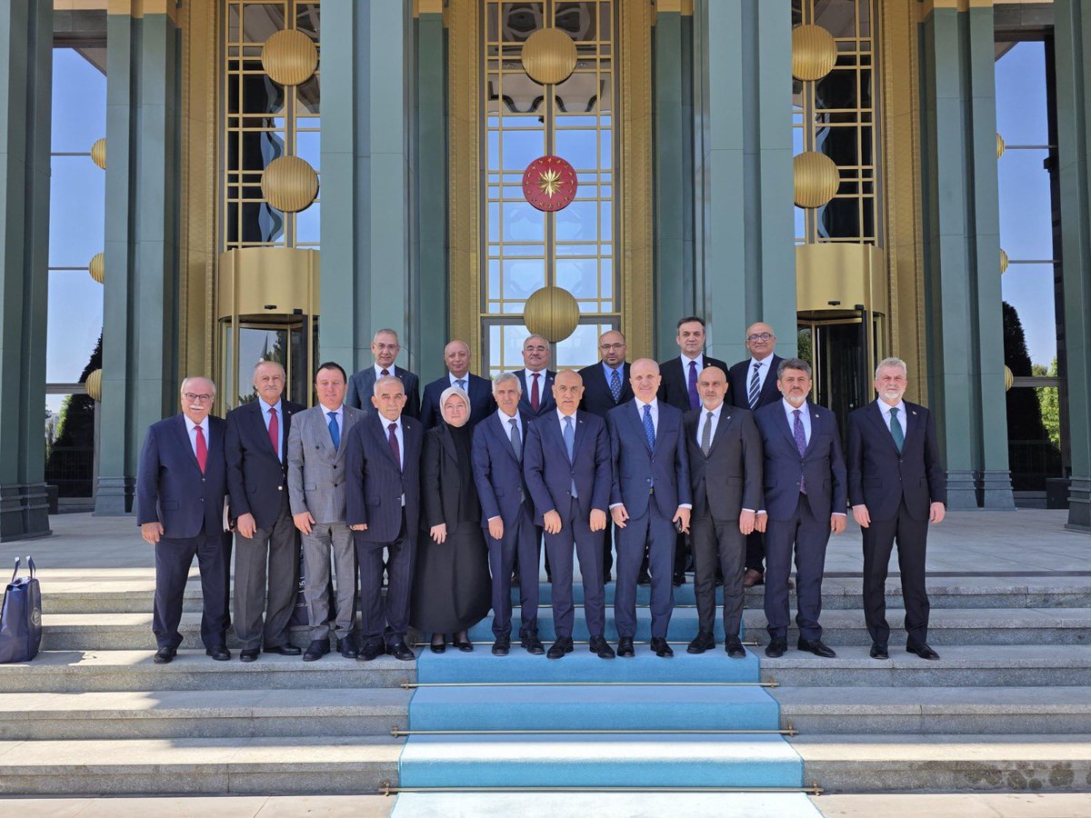 1- 📍 Kahramanmaraş’ın Yükseköğretimde Yeni Yol Haritası Belirleniyor

Cumhurbaşkanı Yardımcısı Sn. Cevdet Yılmaz başkanlığında, Kahramanmaraş’taki üniversitelerin yeniden yapılandırılmasına yönelik istişare toplantısı gerçekleştirildi.++