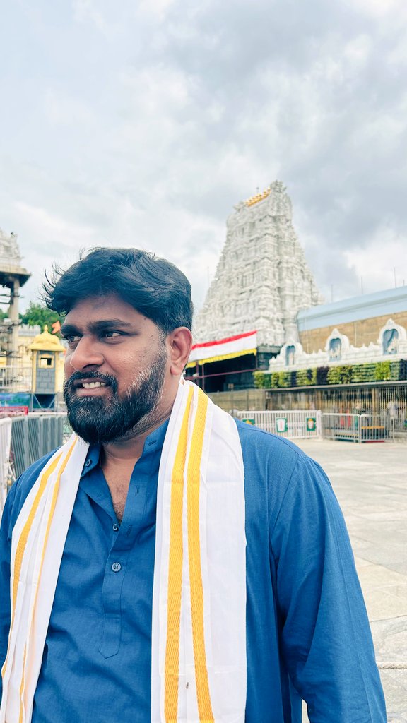 JSPsathishNSK's tweet image. కలియుగ ధైవం తిరుమల శ్రీ వెంకటేశ్వర స్వామి వారి దర్శనం..
ఓం నమో నారాయణాయః 🙏🏼
కూటమి గెలిచిన సందర్బంగా గత సంవత్సరం ఇదే రోజున వచ్చి మొక్కు తీర్చుకున్న, మళ్ళీ ఇదే రోజున దర్శనం చేసుకోవడం యాద్రుచికంగా కలిసి వచ్చింది.😊
జులై 2