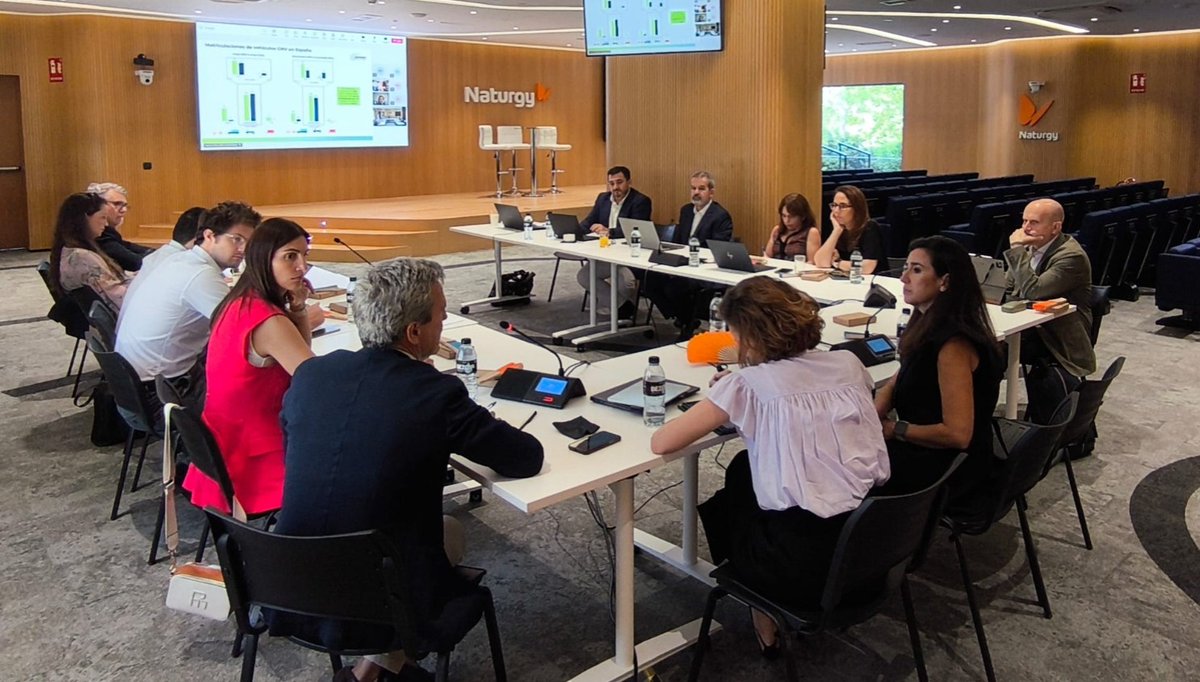 Nuestra Junta Directiva se reunió ayer, en la sede de nuestro socio <a href="/Naturgy/">Naturgy</a>, para repasar los avances del primer semestre y seguir trazando el camino hacia un transporte más sostenible, con el #biometano y el #hidrógeno como protagonistas de la #TransiciónEnergética.