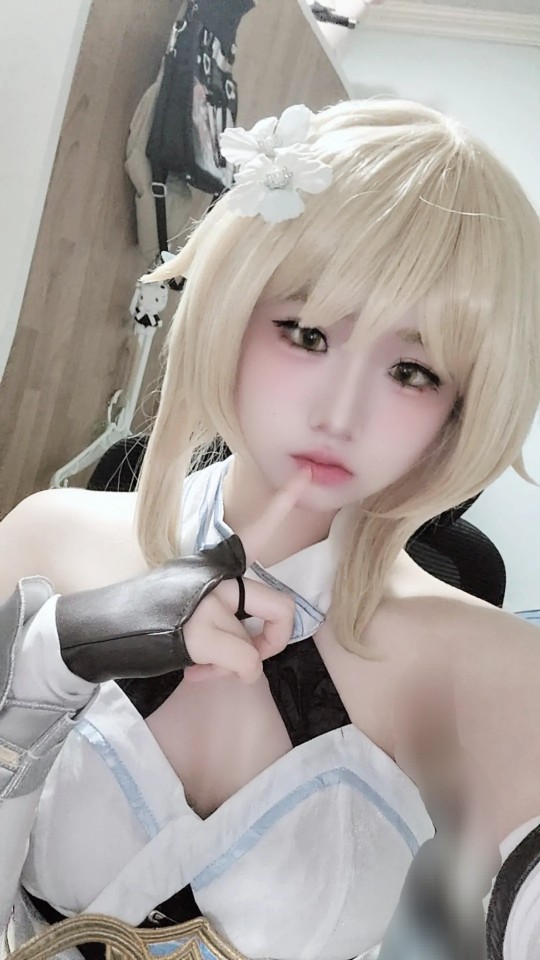 샘들 오늘 저 이쁘단 소리 듣구시퍼여
오늘 저 이쁘다구 해줄 수 있어여??