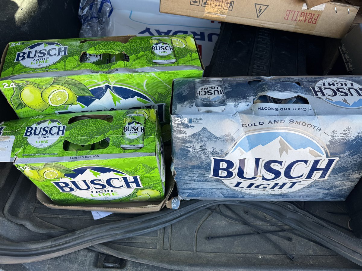 danwortel's tweet photo. @BuschBeer Got the beer just need a cooler to keep it cold 🍋‍🟩🍻
#BuschLightLimeSummer 
#Sweepstakes https://t.co/0j0nvPilTb