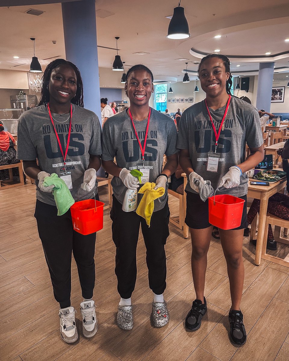 Last week, we had the pleasure of volunteering at the Lotus House , cooking, cleaning and interacting with the residents of the shelter!
