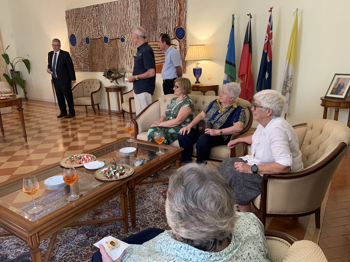 AusAmbHolySee's tweet image. It’s always a great pleasure to catch up with the community of religious and lay Australians at the Holy See and share a refreshment during this hot Roman summer.