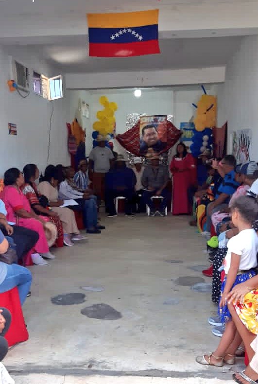 #AlMomento|| Desde el municipio Sucre estado Zulia nuestro camarada Julio Portilla candidato a la alcaldía en reunión con los pueblos originarios y todas sus estructuras para la planificación de la victoria popular contundente de este próximo 27 de Julio.

#TupamaroEjemploDeLucha