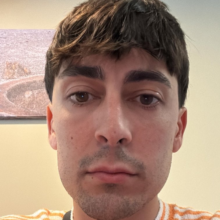 nos mira como si tuviéramos la culpa del precio de los jorts